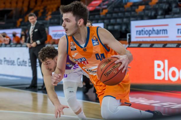 在比较东契 在比较东契